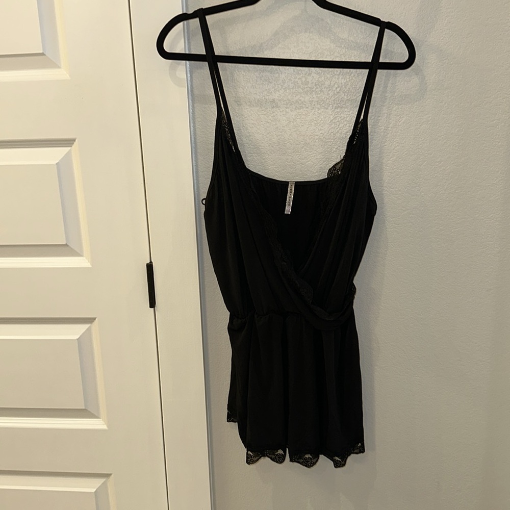 EUC Black Yummy Plus Brand Size 1x Lace Spaghetti Tank Top Solid Black